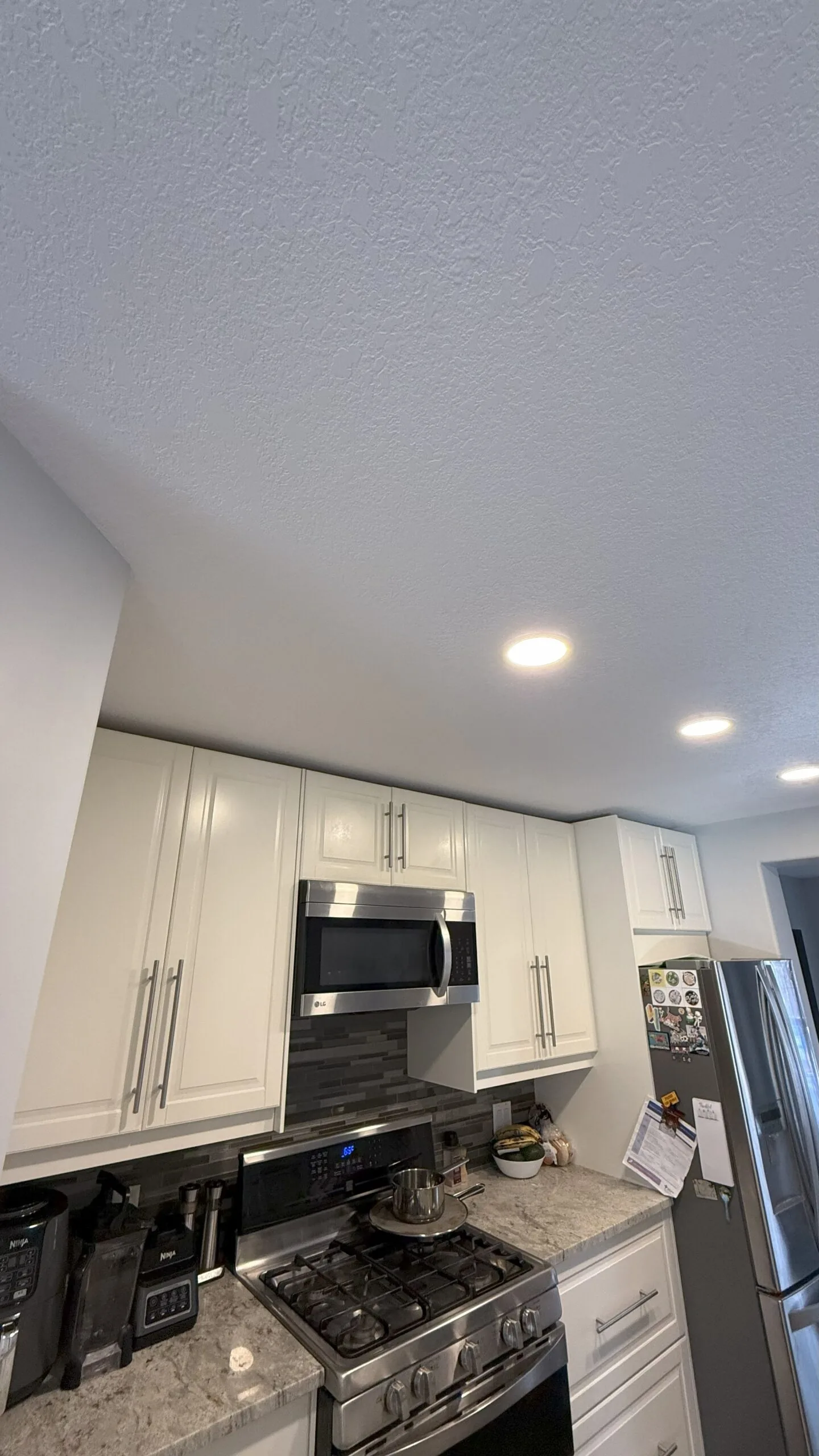 Finished kitchen ceiling from a real Chamos Texturing project